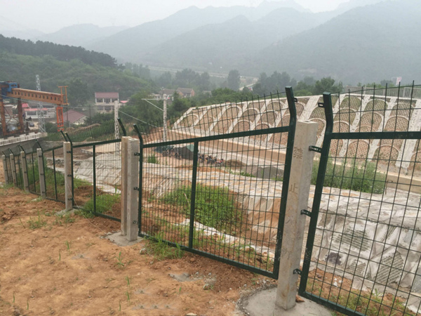 安平縣鐵路護(hù)欄網(wǎng)案例